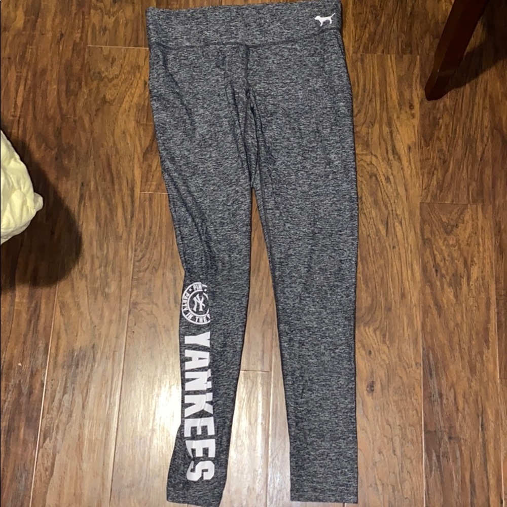 PINK Yankees Leggings